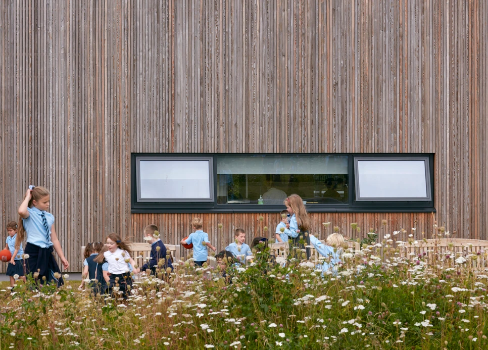 upload-9eaa9ca8-ed5e-403a-8099-8a97b76f502f Kids in architectural landscaped area